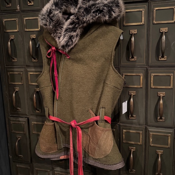 Tilla & The Textiles Wool Vest - Picture 5 of 10